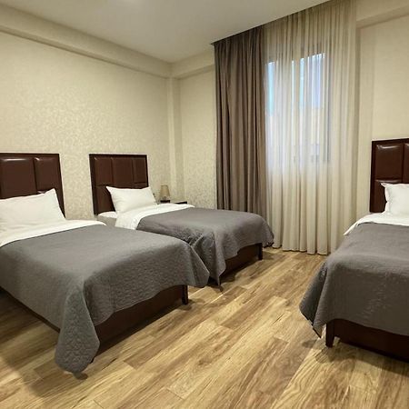 Aura Hotel Тбілісі Екстер'єр фото