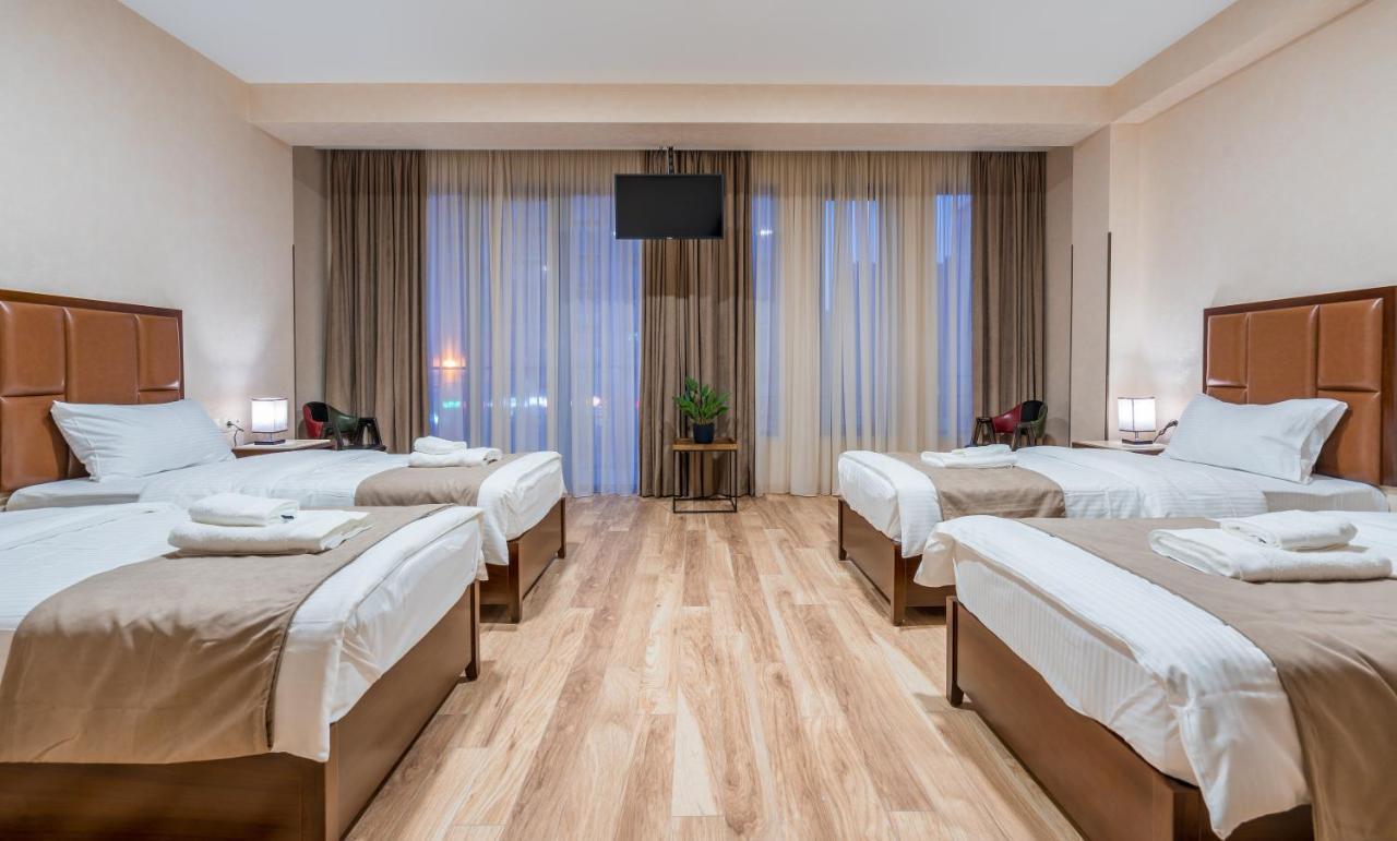 Aura Hotel Тбілісі Екстер'єр фото