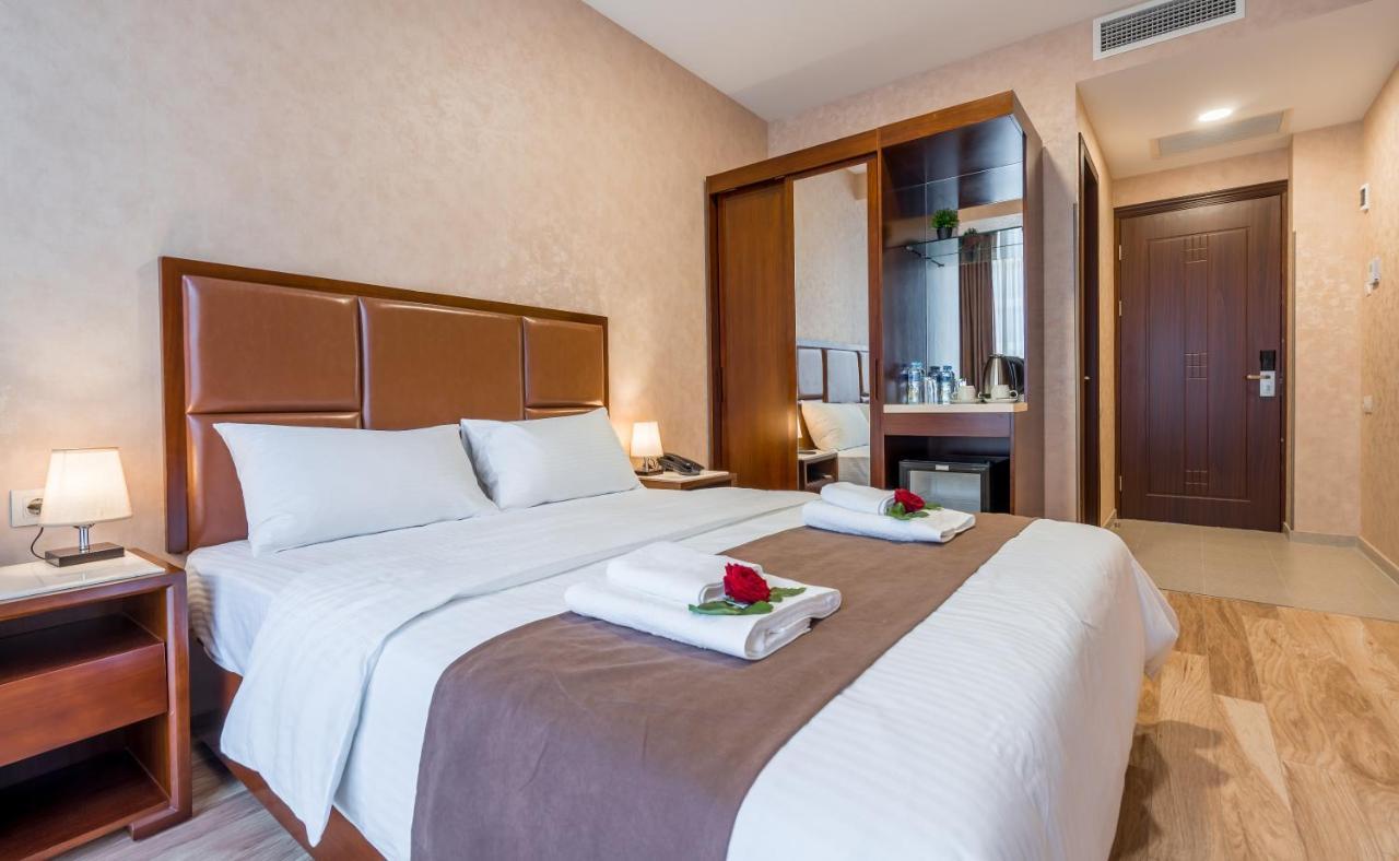 Aura Hotel Тбілісі Екстер'єр фото