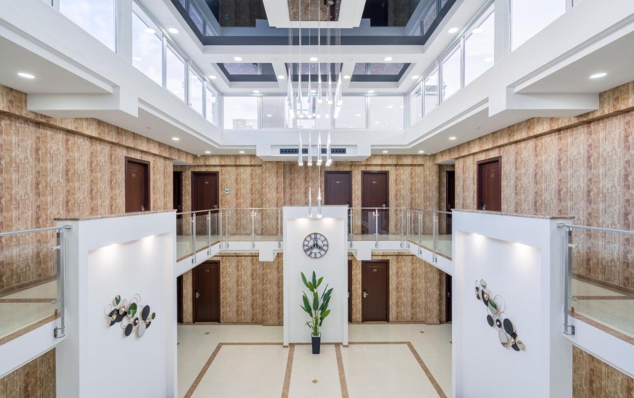 Aura Hotel Тбілісі Екстер'єр фото