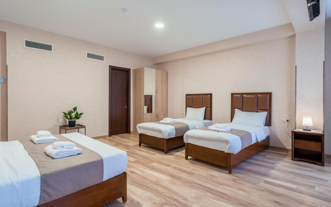 Aura Hotel Тбілісі Екстер'єр фото