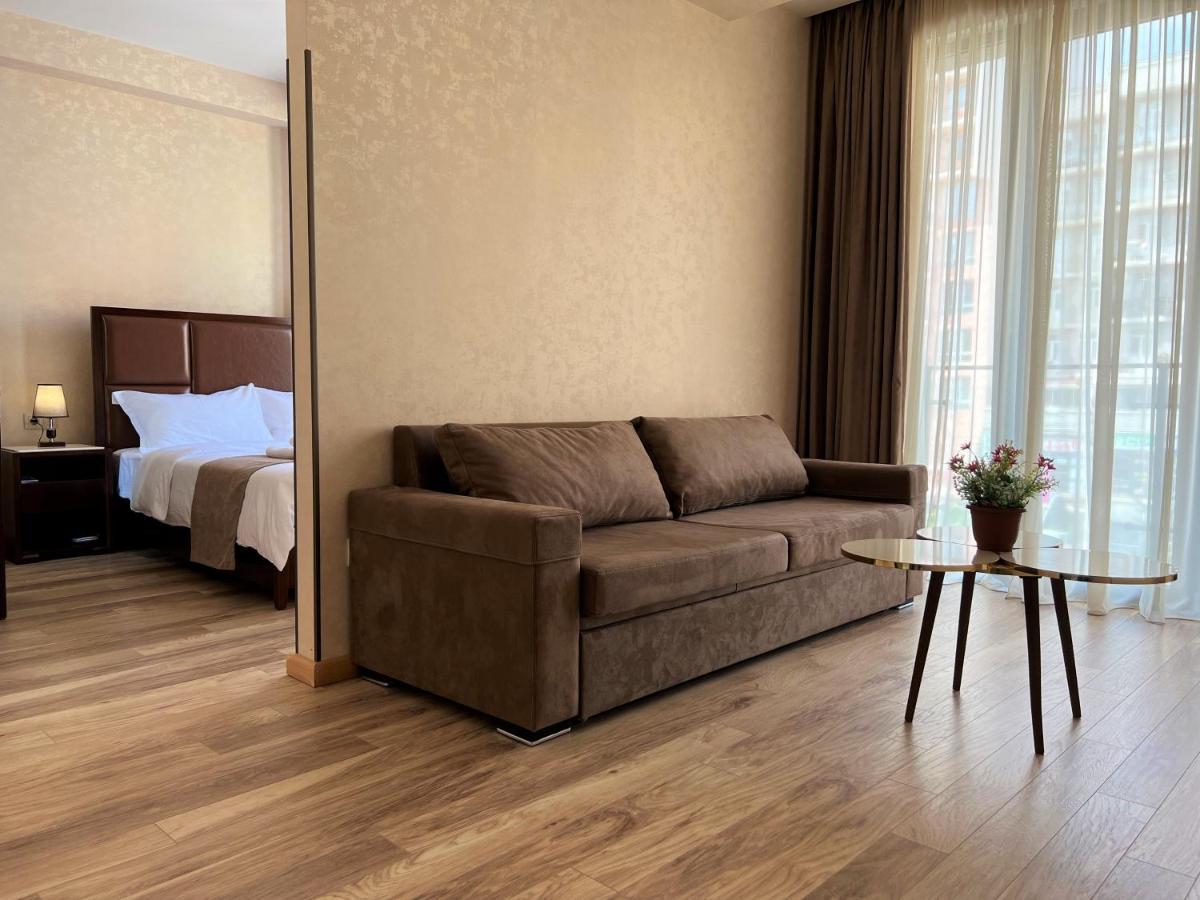 Aura Hotel Тбілісі Екстер'єр фото