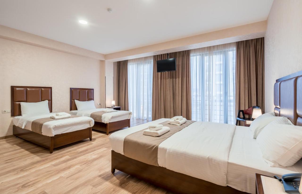 Aura Hotel Тбілісі Екстер'єр фото