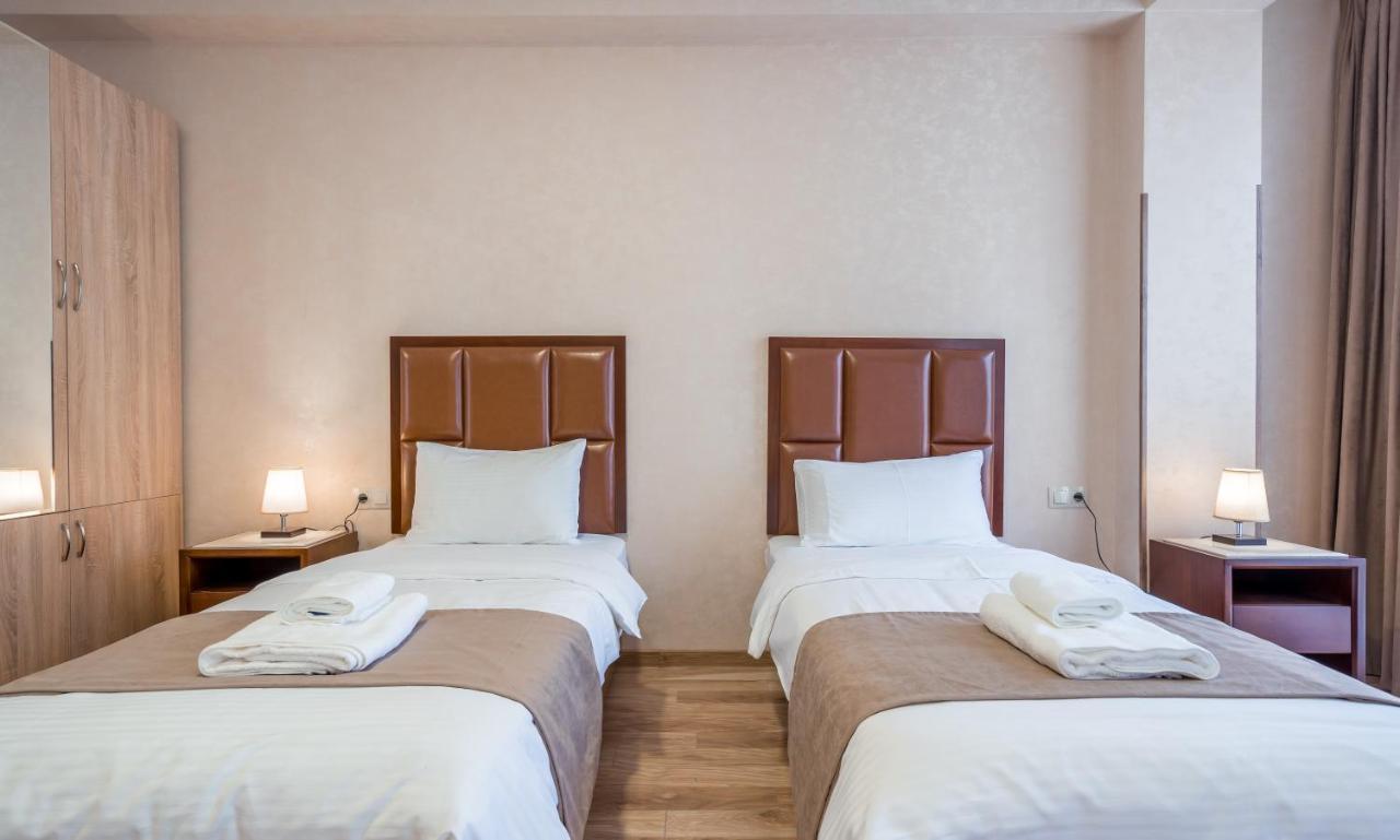 Aura Hotel Тбілісі Екстер'єр фото