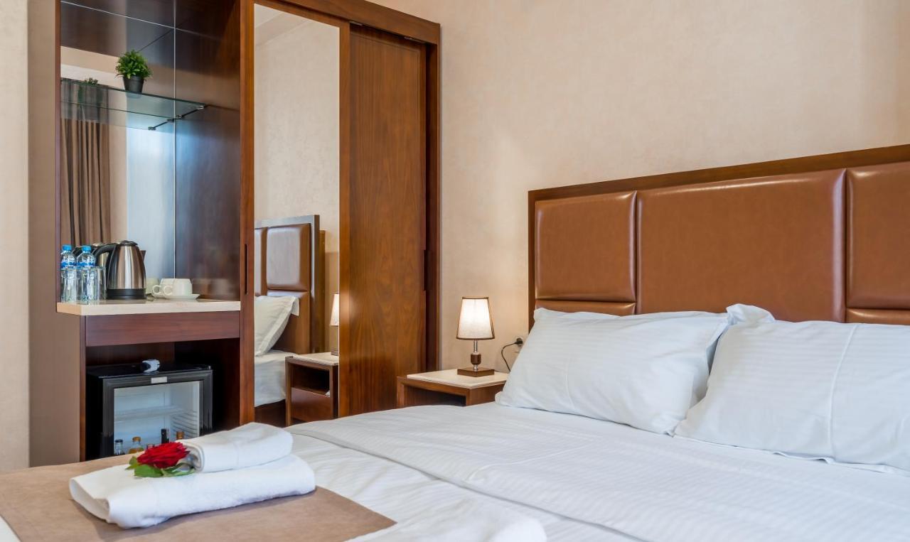 Aura Hotel Тбілісі Екстер'єр фото