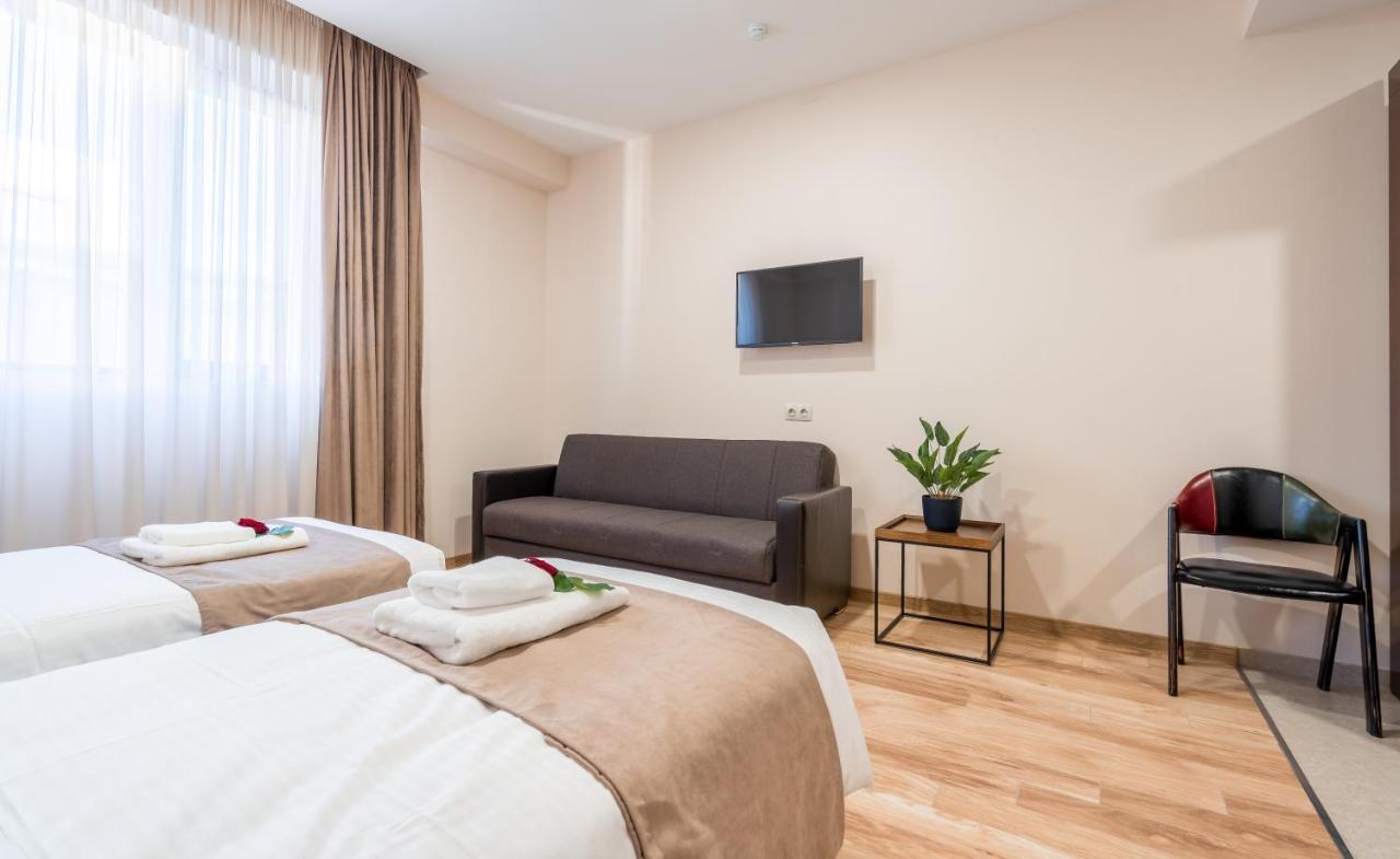 Aura Hotel Тбілісі Екстер'єр фото