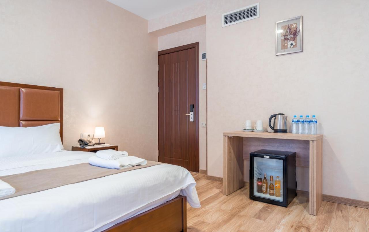 Aura Hotel Тбілісі Екстер'єр фото