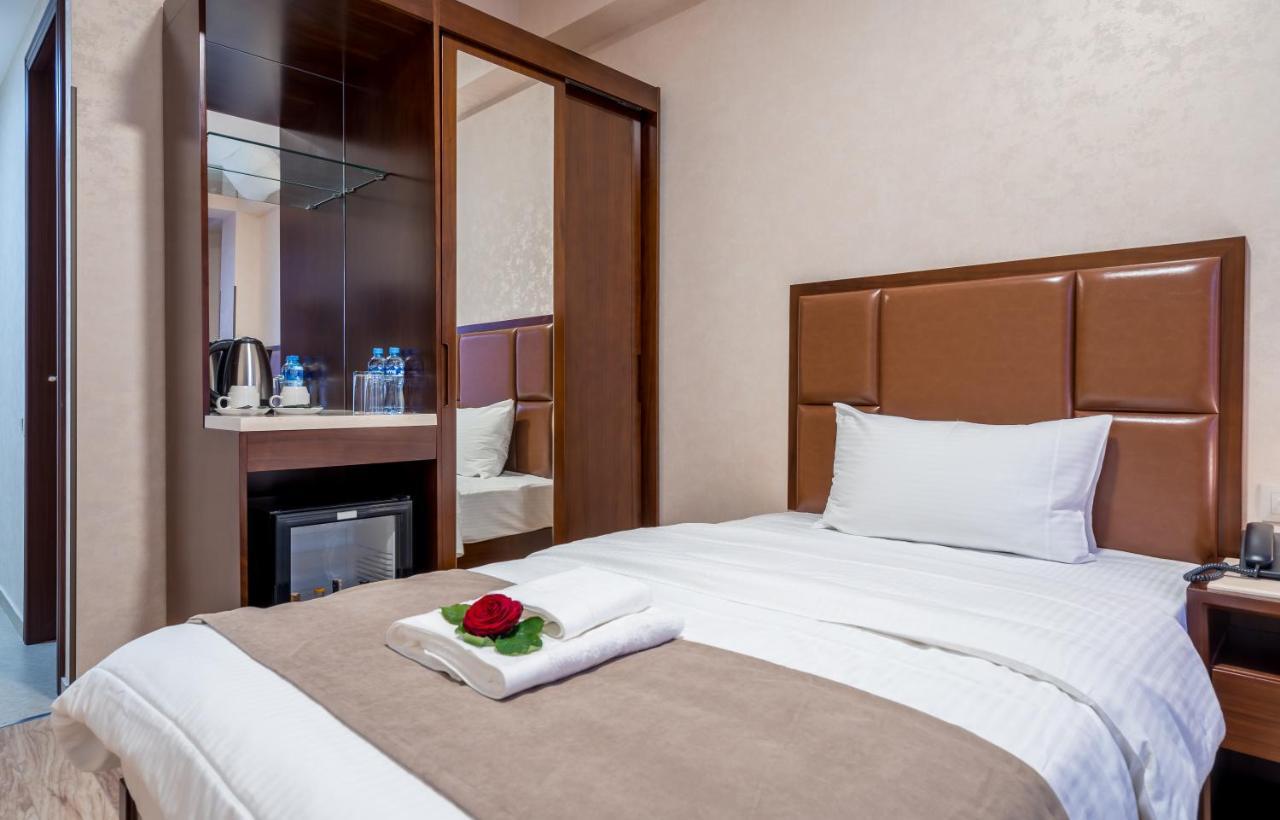 Aura Hotel Тбілісі Екстер'єр фото
