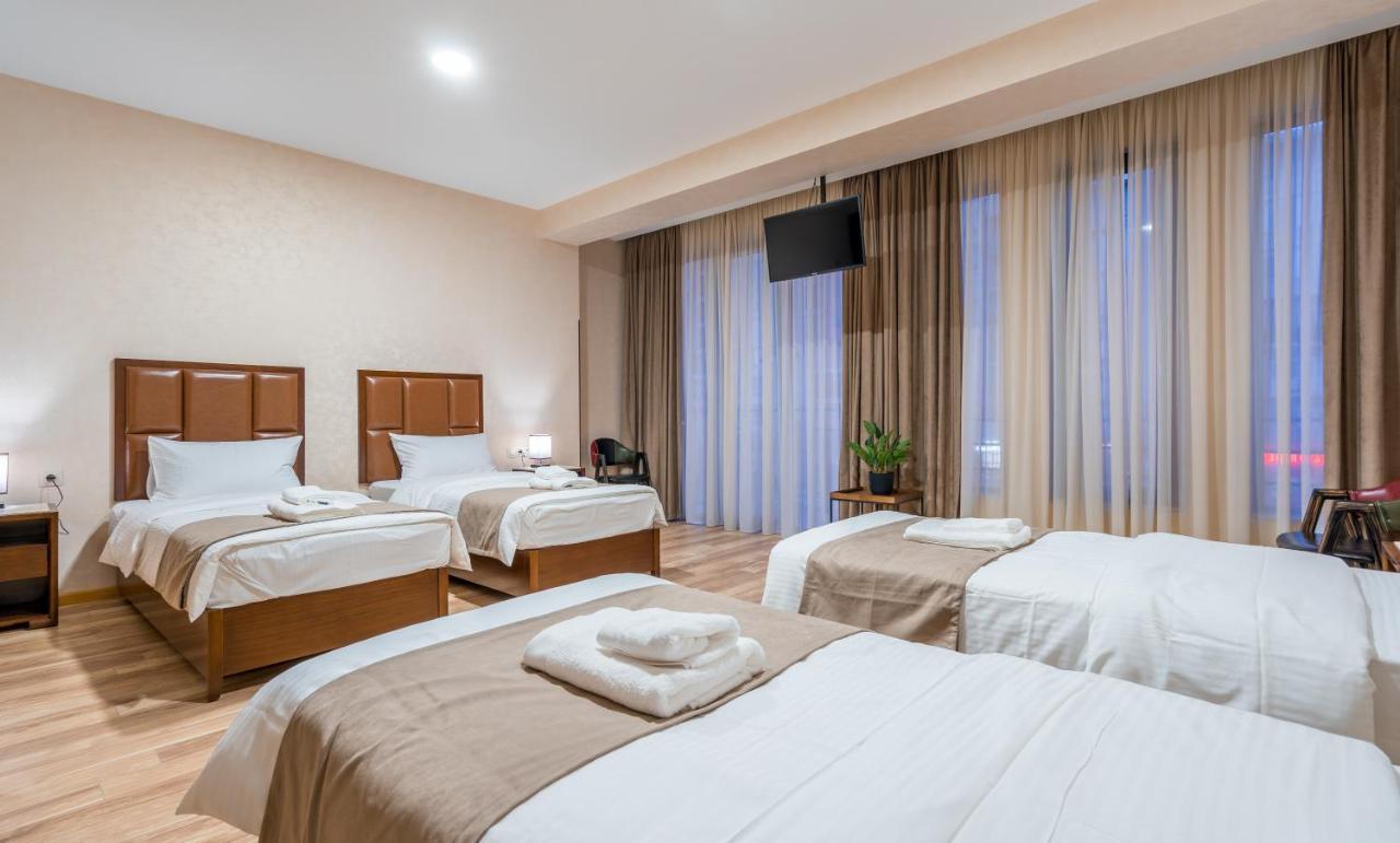 Aura Hotel Тбілісі Екстер'єр фото