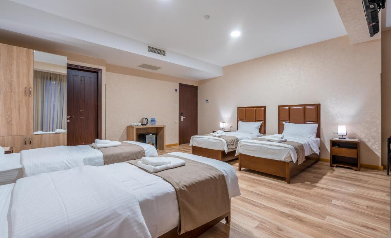 Aura Hotel Тбілісі Екстер'єр фото
