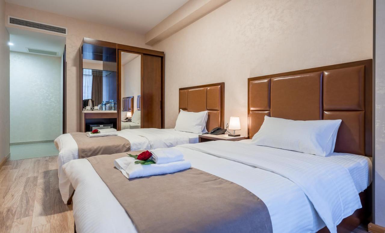 Aura Hotel Тбілісі Екстер'єр фото