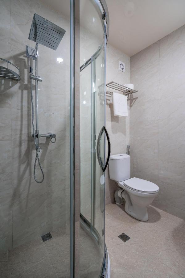 Aura Hotel Тбілісі Екстер'єр фото