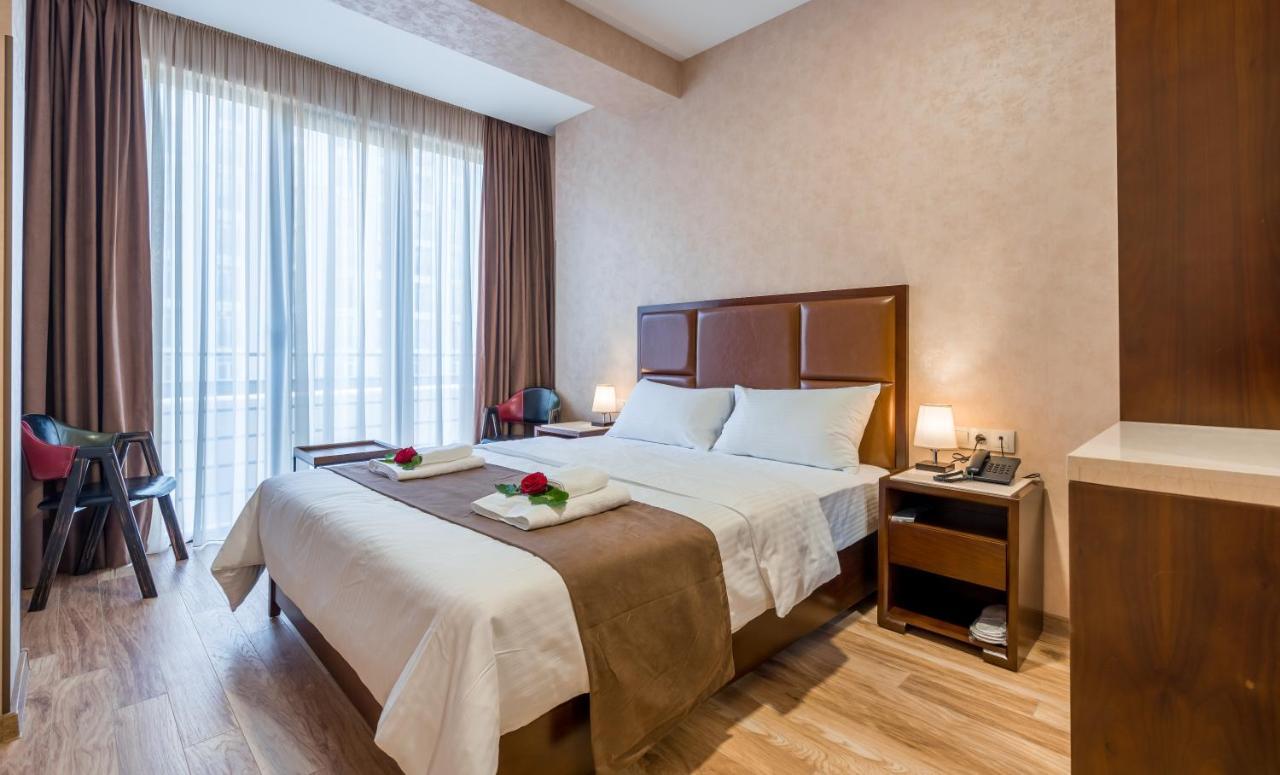 Aura Hotel Тбілісі Екстер'єр фото