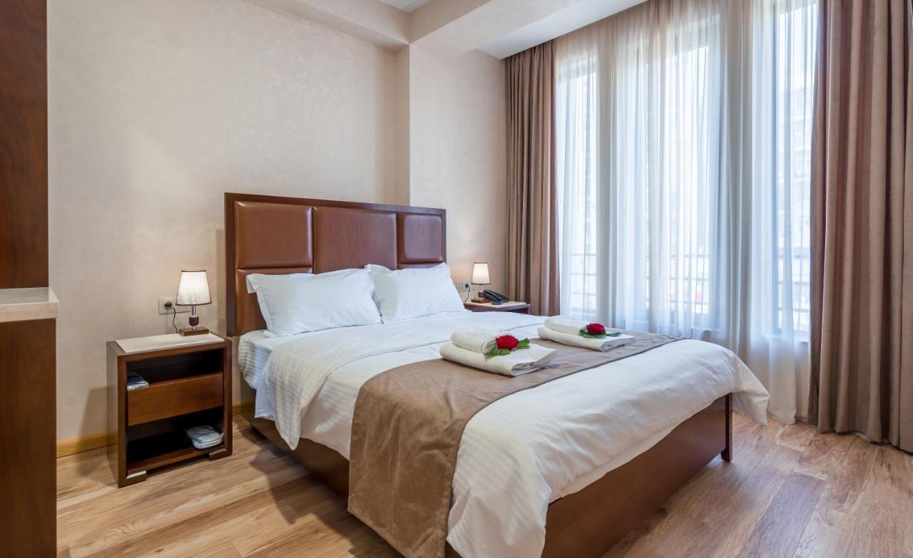 Aura Hotel Тбілісі Екстер'єр фото