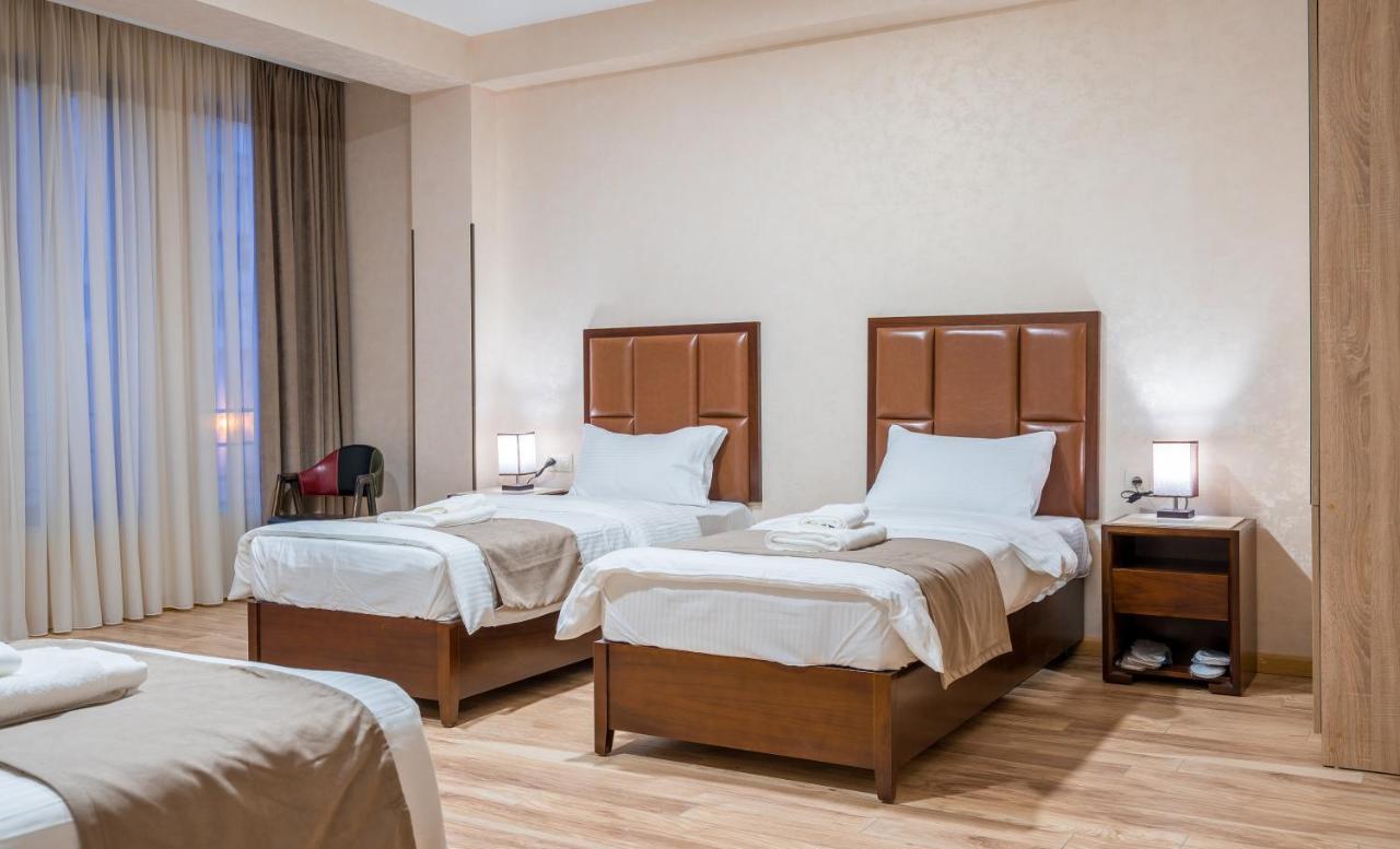 Aura Hotel Тбілісі Екстер'єр фото
