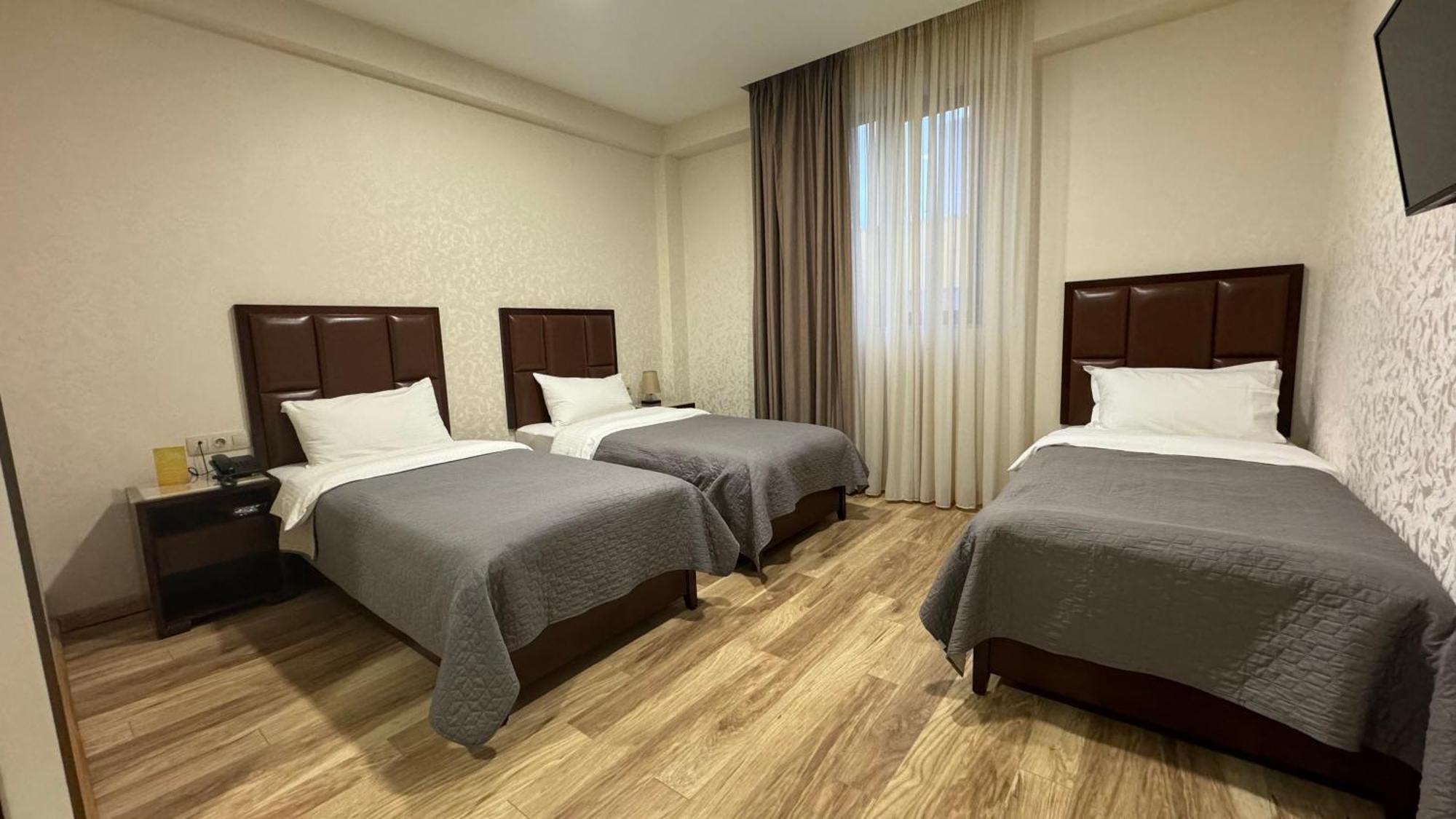 Aura Hotel Тбілісі Екстер'єр фото